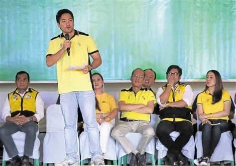 paolo roxas|Paolo Roxas hits back at dad's critics .